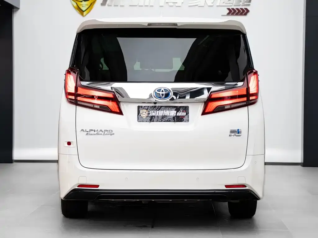 Toyota Alphard — фото 3
