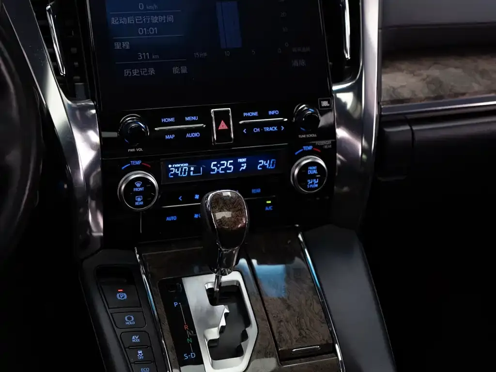 Toyota Alphard — фото 5