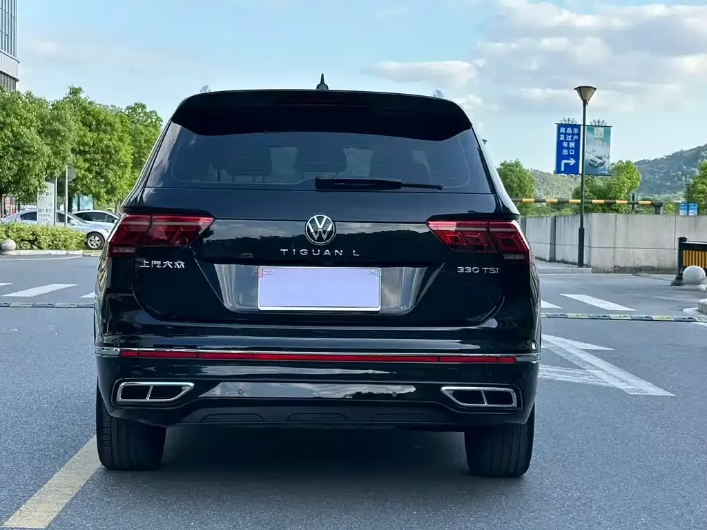 Volkswagen Tiguan L — фото 8