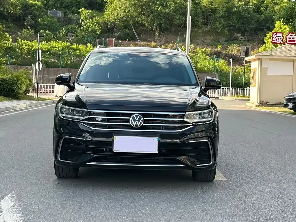 Volkswagen Tiguan L — фото 7