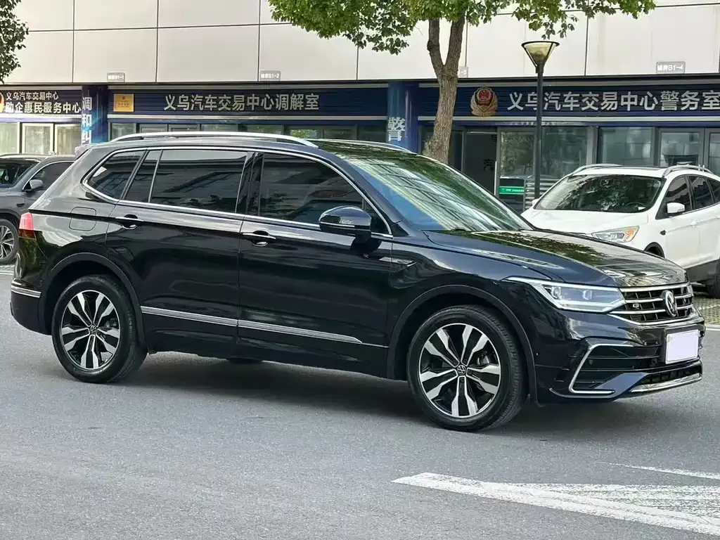 Volkswagen Tiguan L — фото 3