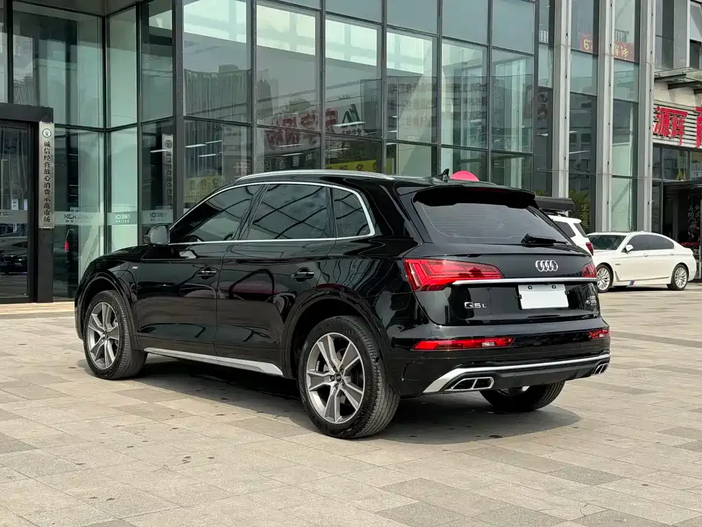 Audi Q5L — фото 10
