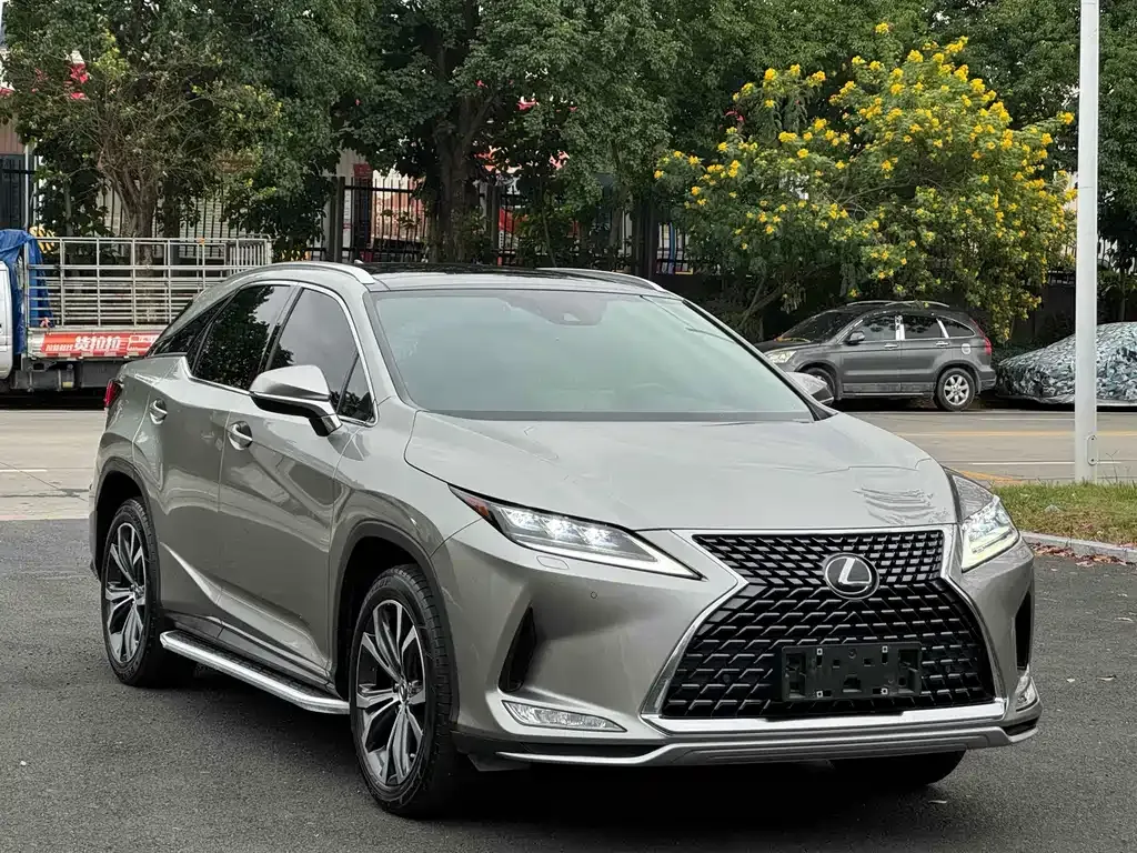 Lexus RX — фото 1