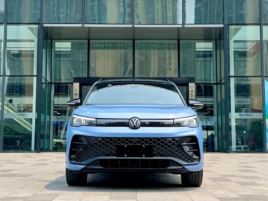 Volkswagen Tiguan L — фото 7