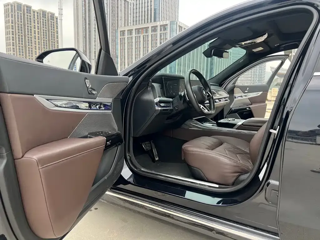 BMW 7 Series 2024 из CN, фото 3