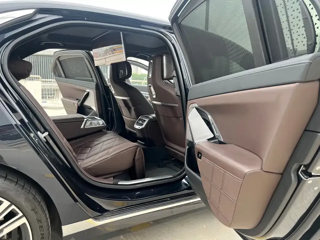 BMW 7 Series 2024 из CN, фото 6
