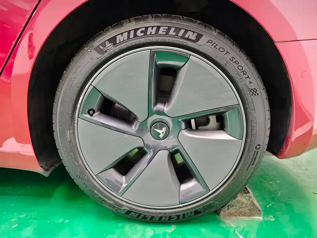 Tesla Model 3 — фото 6