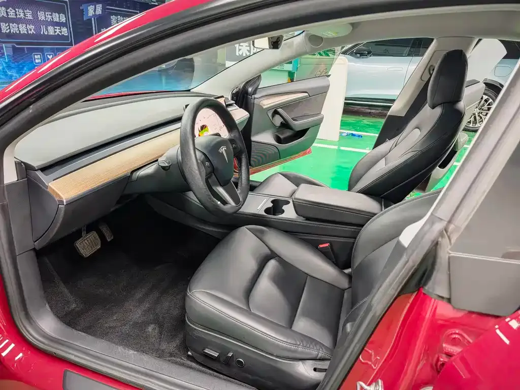 Tesla Model 3 — фото 9