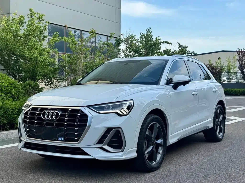 Audi Q3 — фото 1