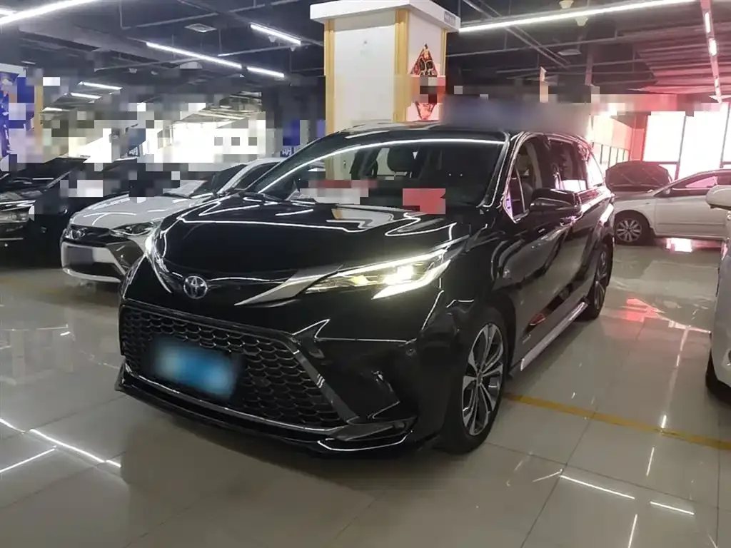 Toyota Granvia — фото 1