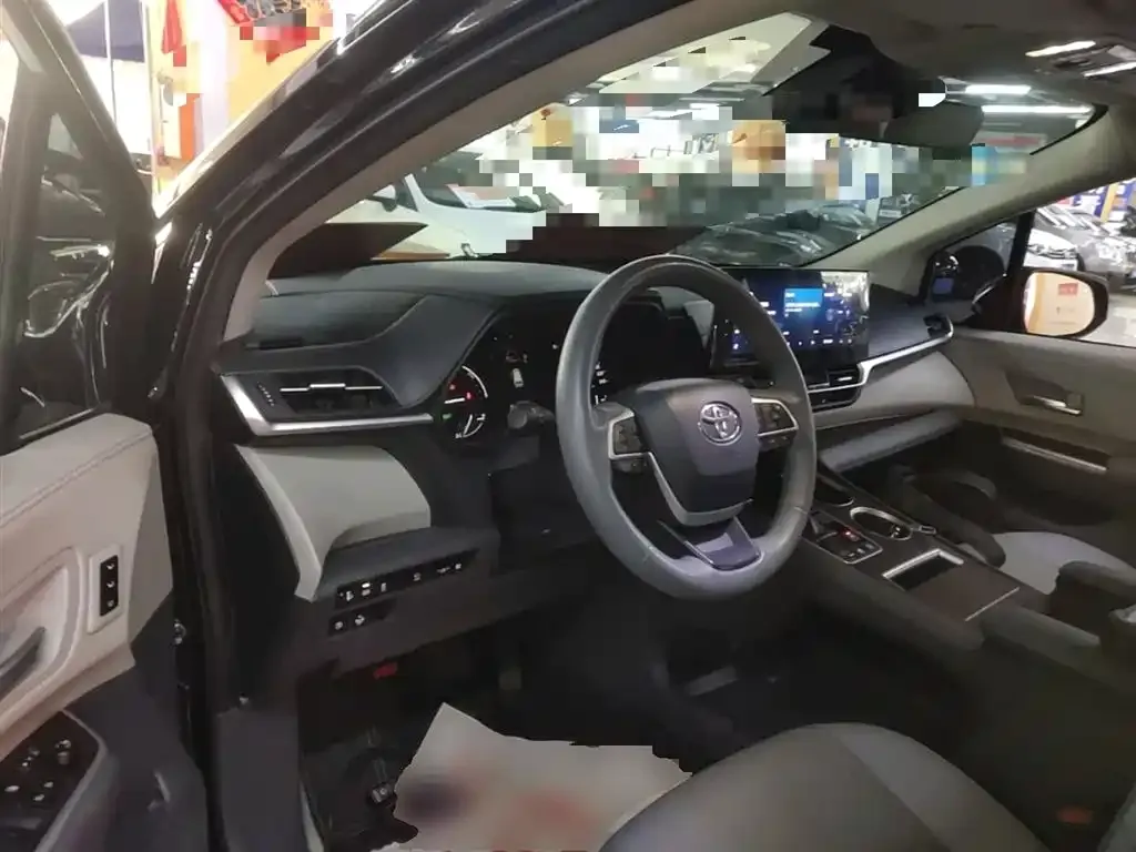 Toyota Granvia — фото 8