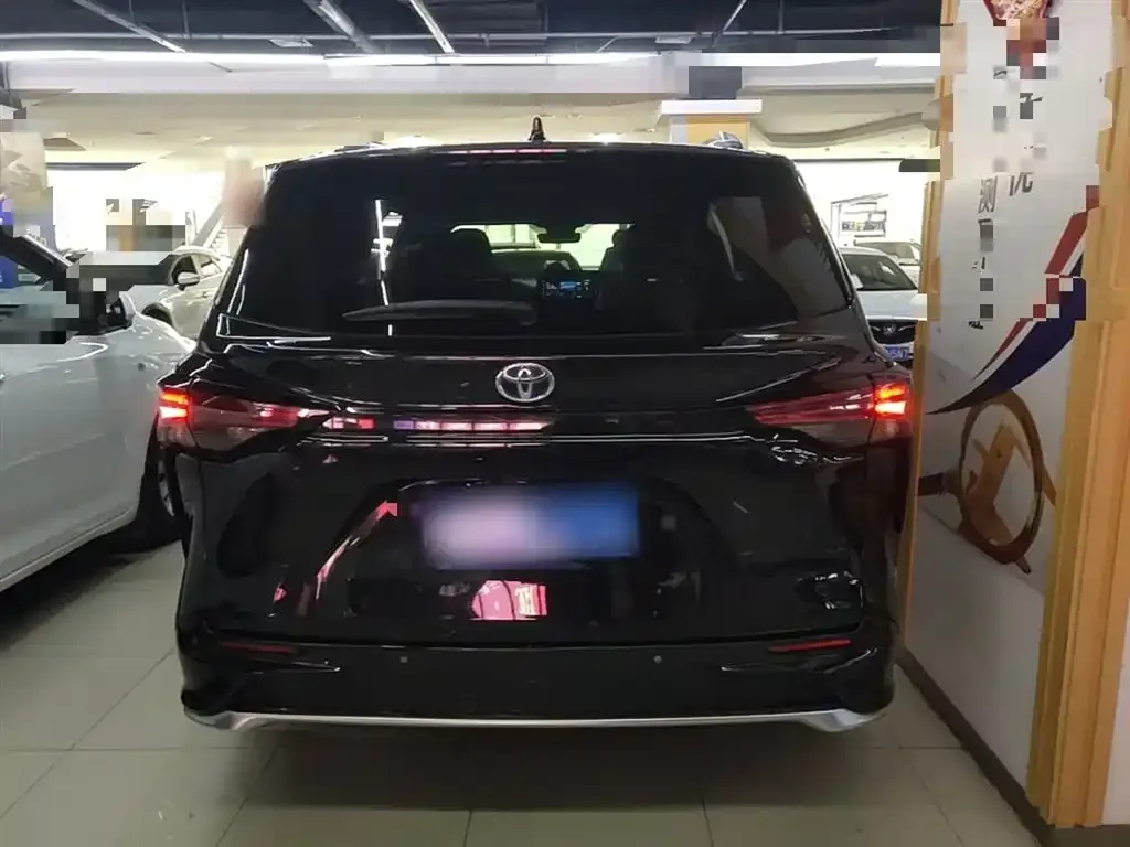 Toyota Granvia — фото 4