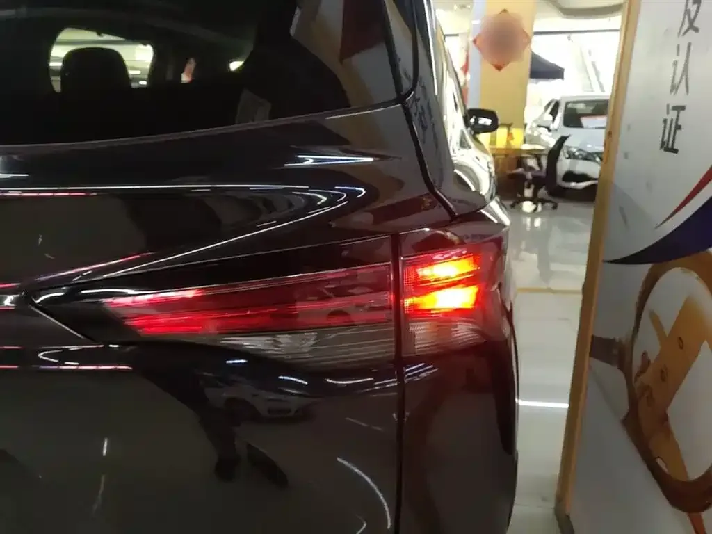 Toyota Granvia — фото 7