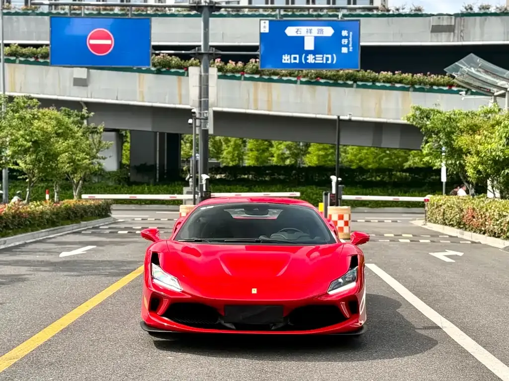 Ferrari F8 — фото 1
