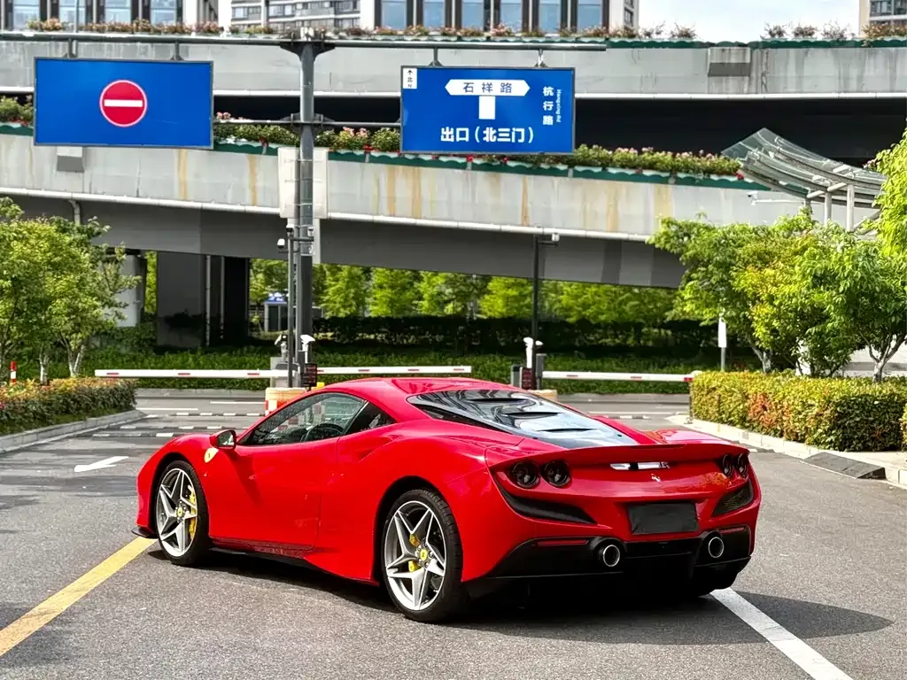 Ferrari F8 — фото 8