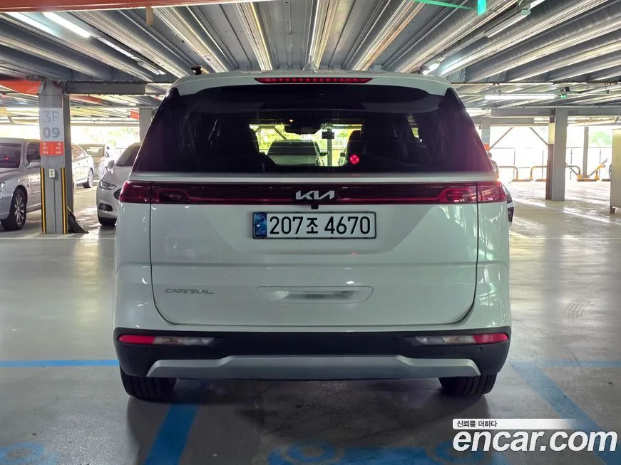 Kia Carnival — фото 10