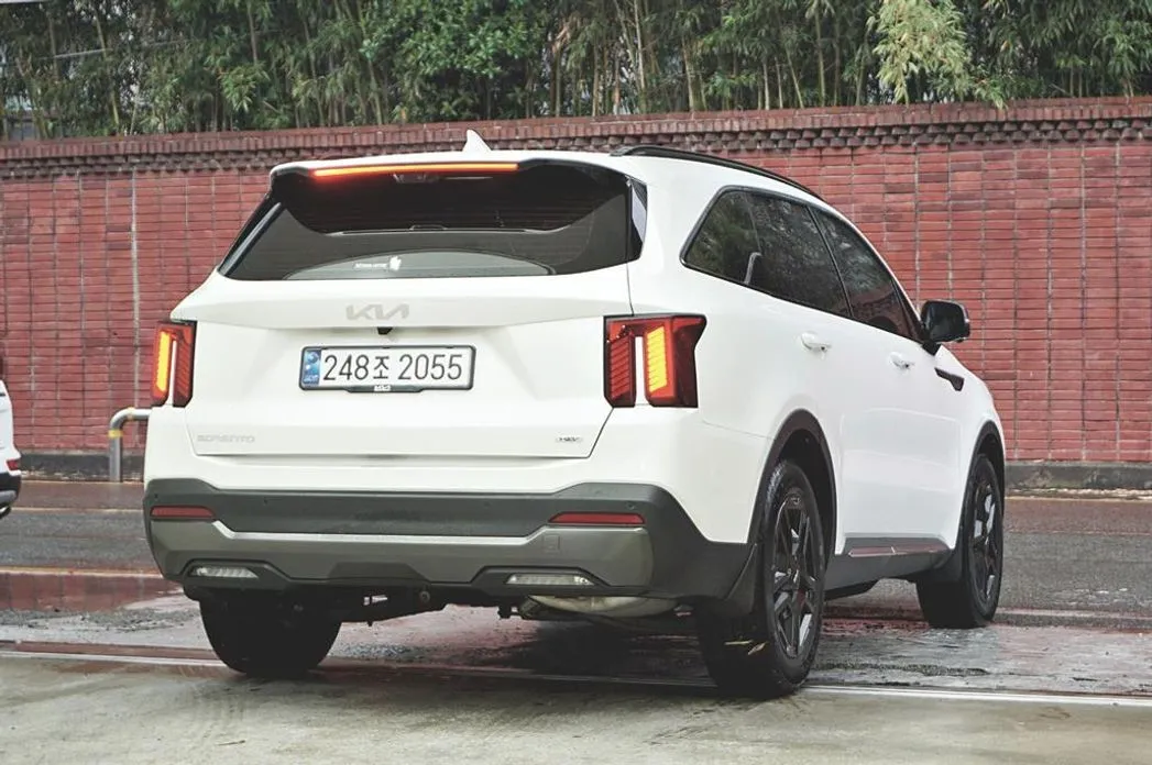 Kia Sorento — фото 7