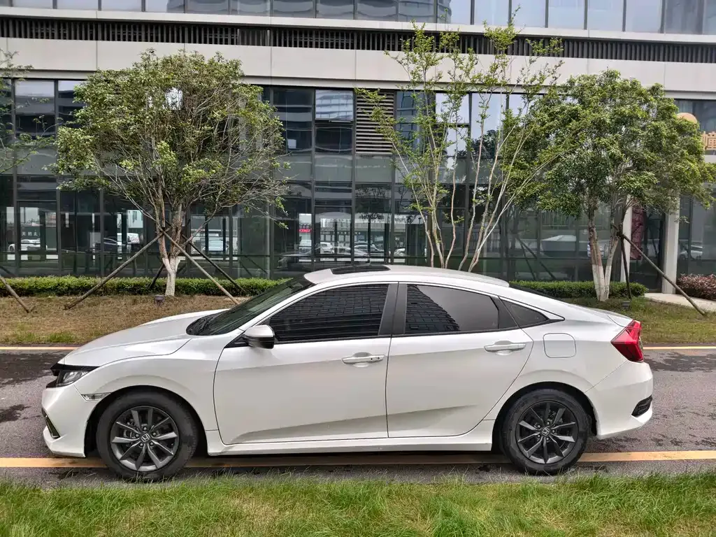 Honda Civic — фото 10