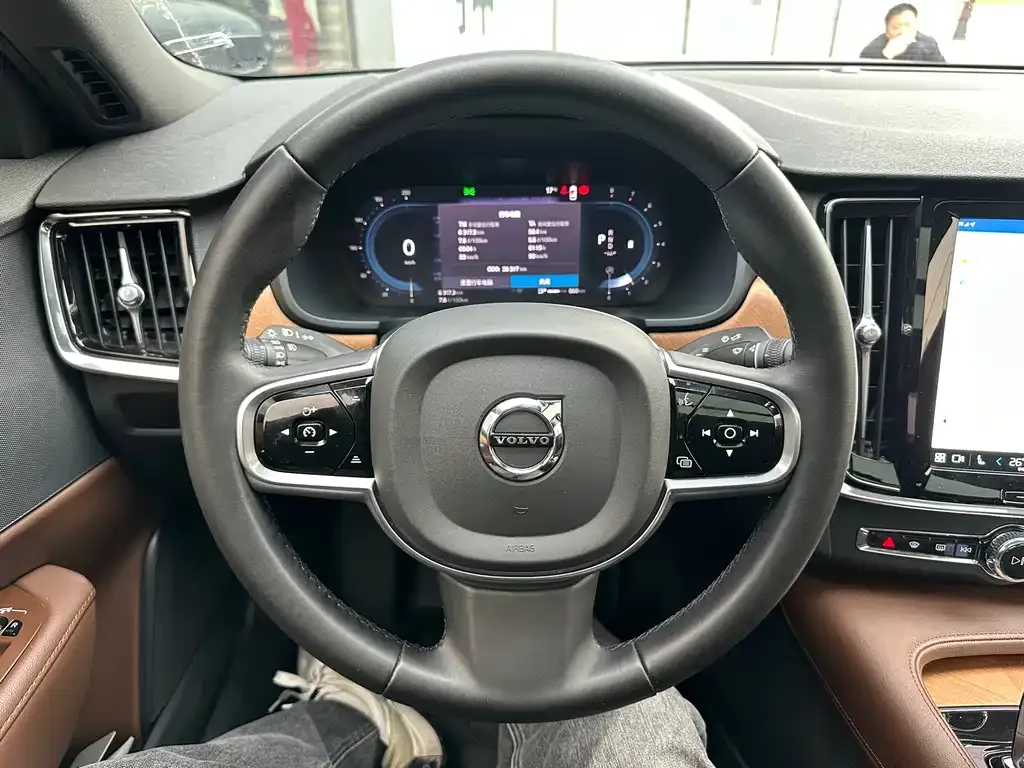 Volvo S90 — фото 4