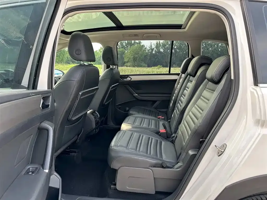 Volkswagen Touran 2021 из CN, фото 4