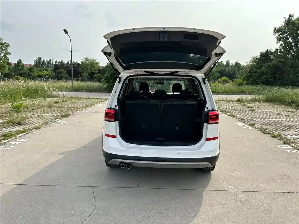 Volkswagen Touran 2021 из CN, фото 10