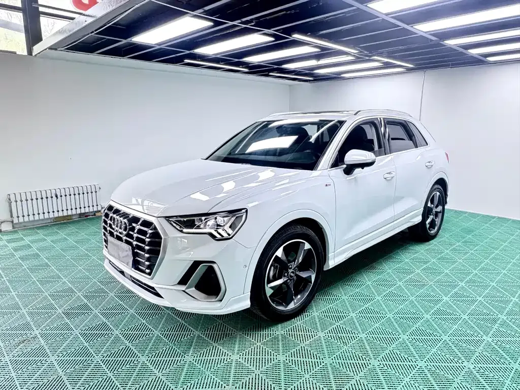 Audi Q3 — фото 1