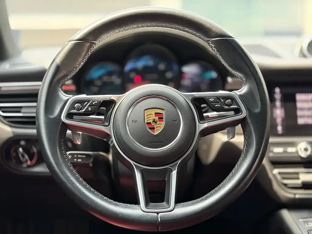 Porsche Macan — фото 10
