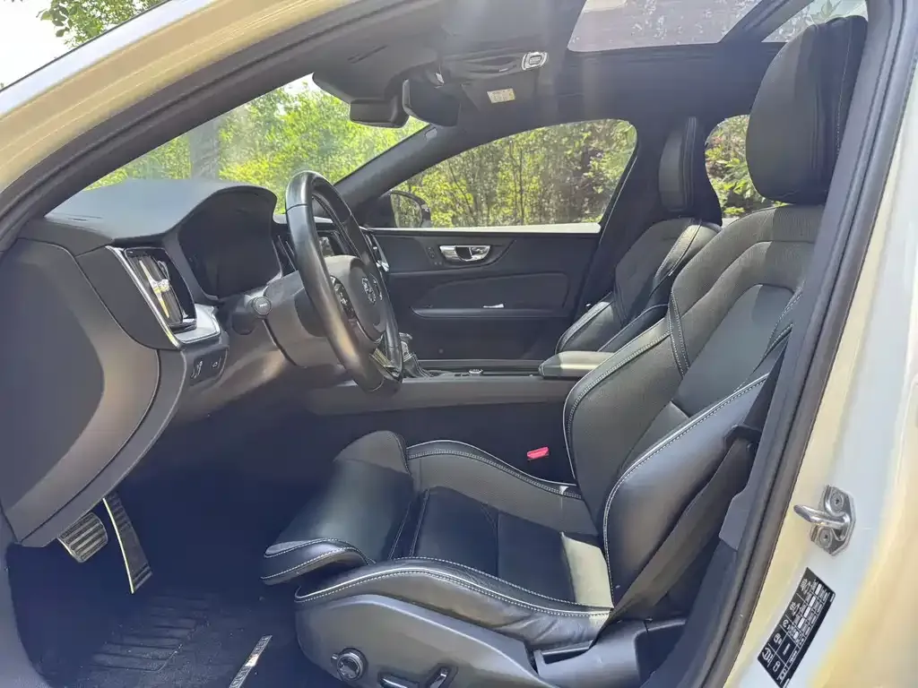 Volvo S60 2021 из CN, фото 5