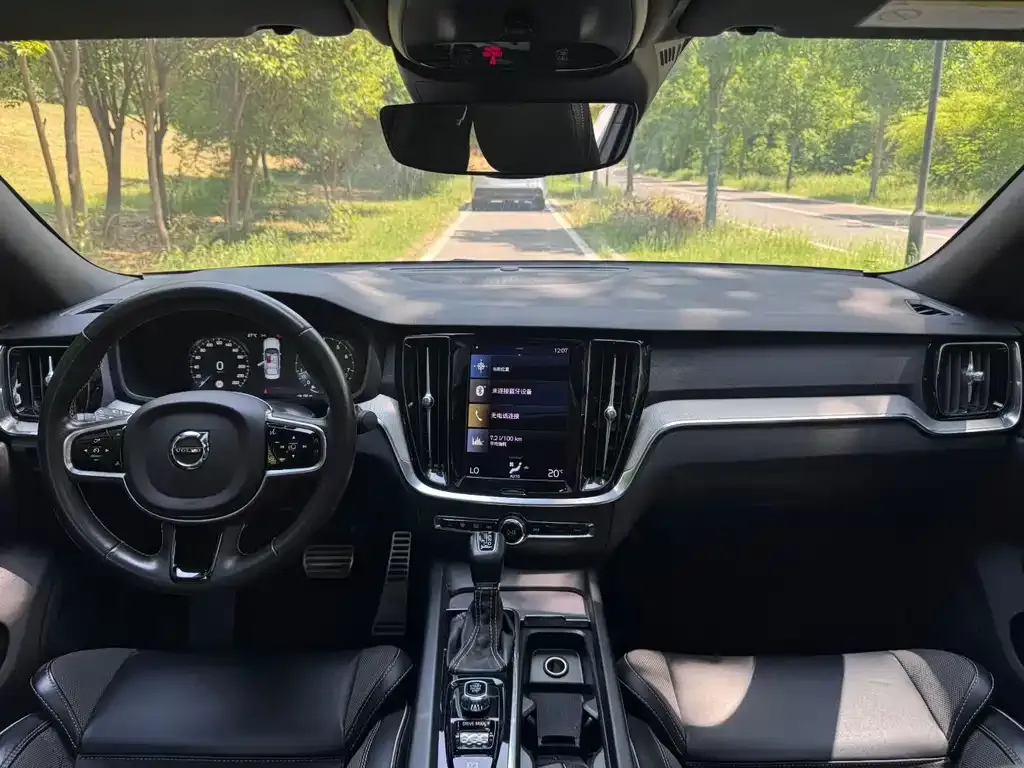 Volvo S60 2021 из CN, фото 3