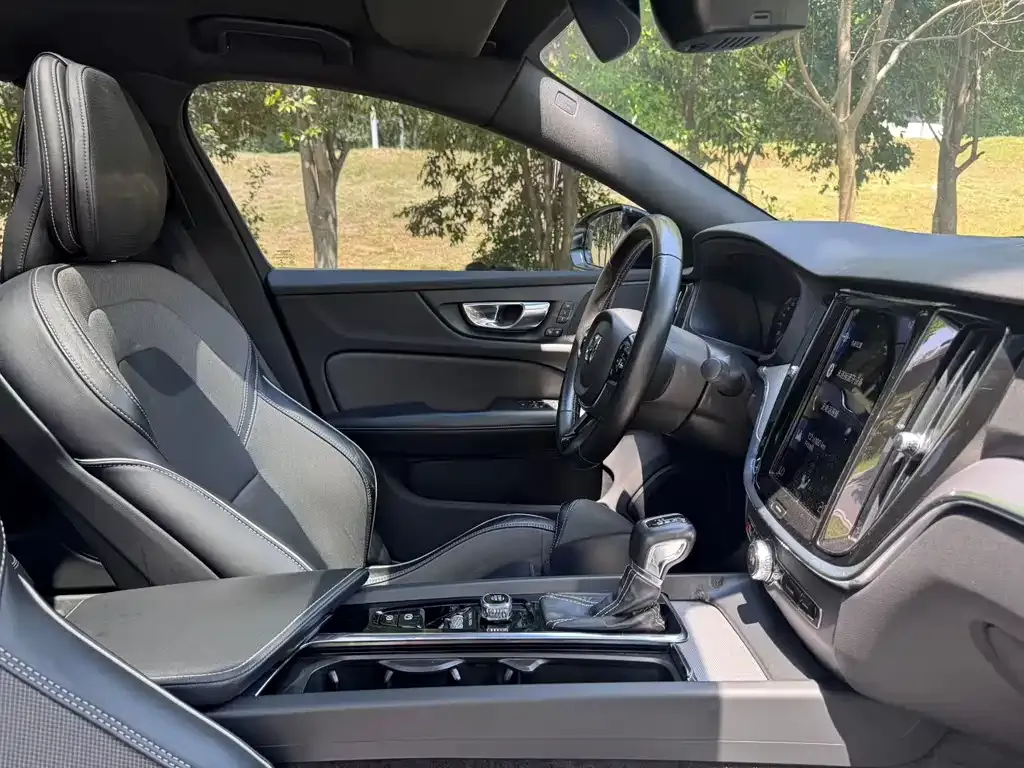 Volvo S60 2021 из CN, фото 4