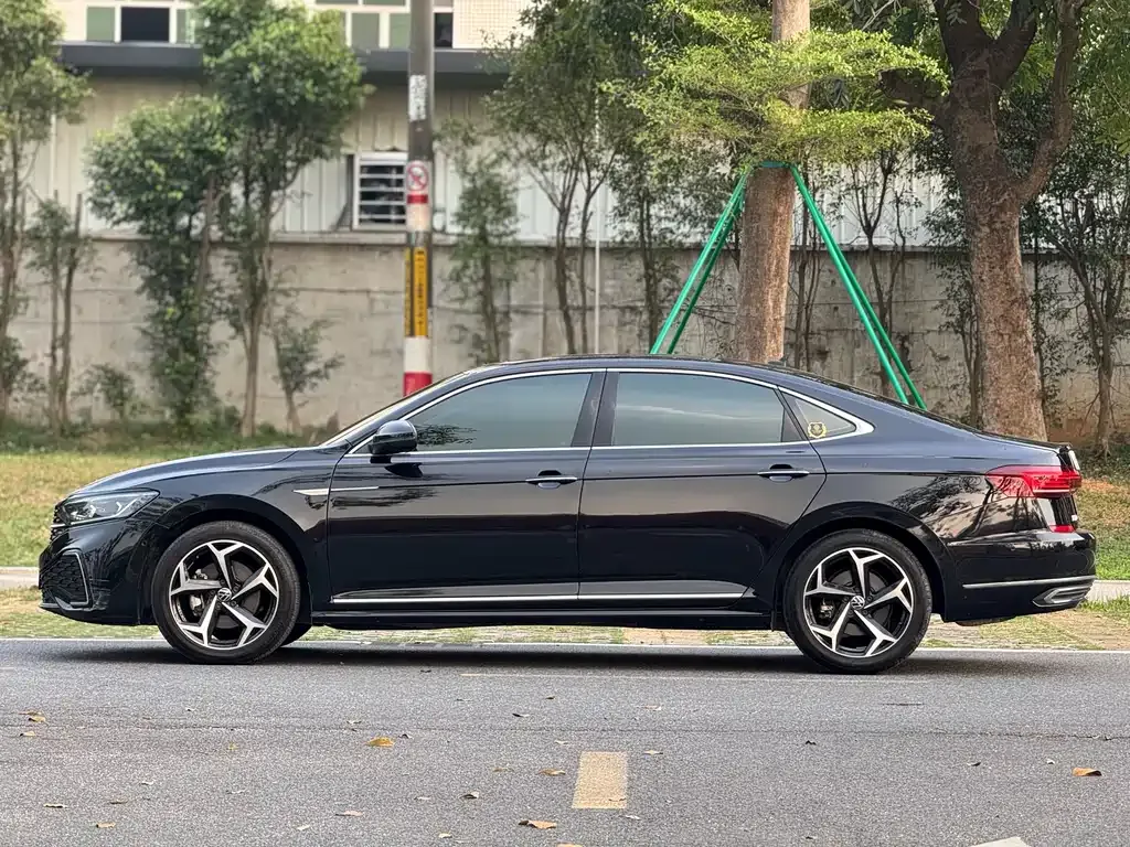 Volkswagen Passat — фото 10