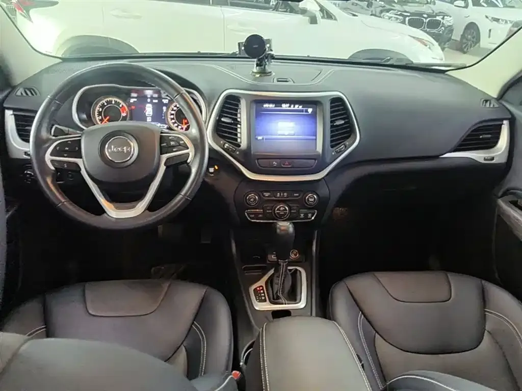 Jeep Cherokee 2021 из CN, фото 10