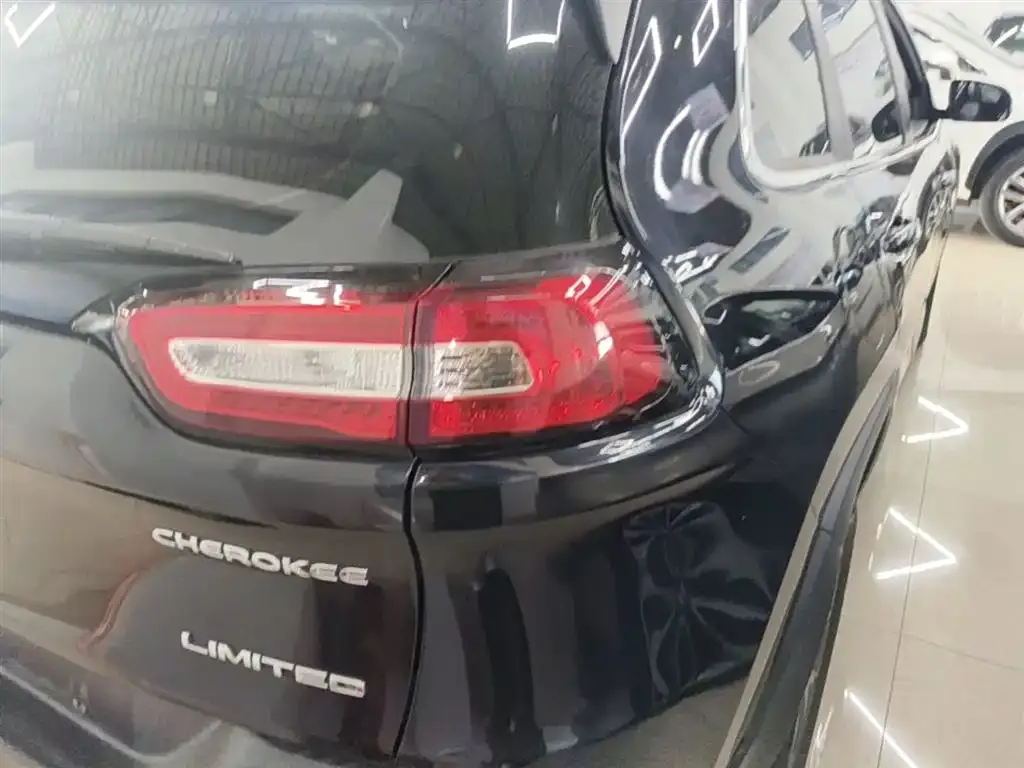 Jeep Cherokee 2021 из CN, фото 2
