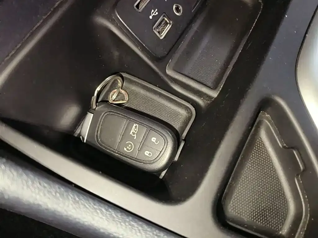 Jeep Cherokee 2021 из CN, фото 9