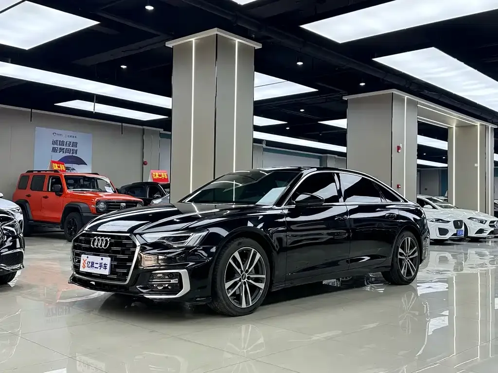 Audi A6L — фото 1