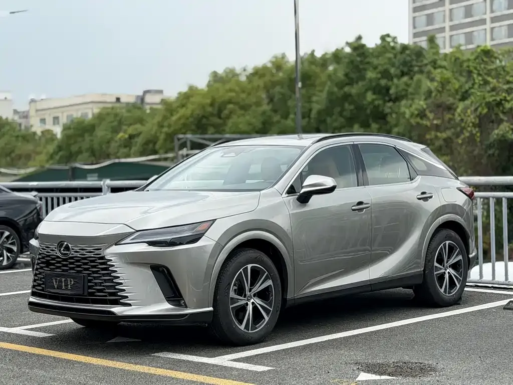 Lexus RX — фото 1