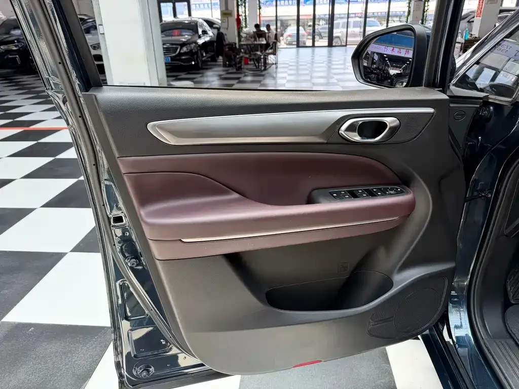 GAC Motor Trumpchi M6 — фото 4