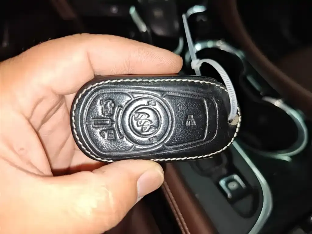 Buick Envision Plus — фото 4