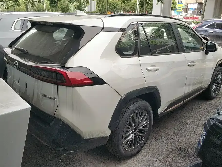 Toyota Wildlander — фото 10