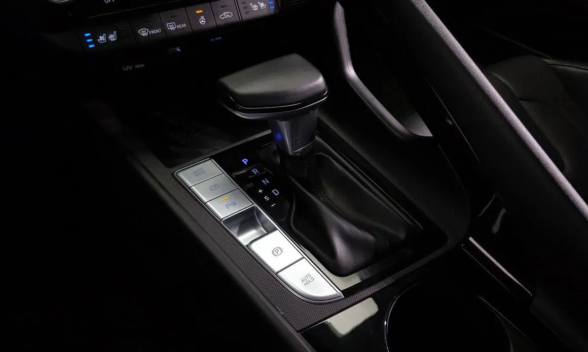 Hyundai AVANTE — фото 3