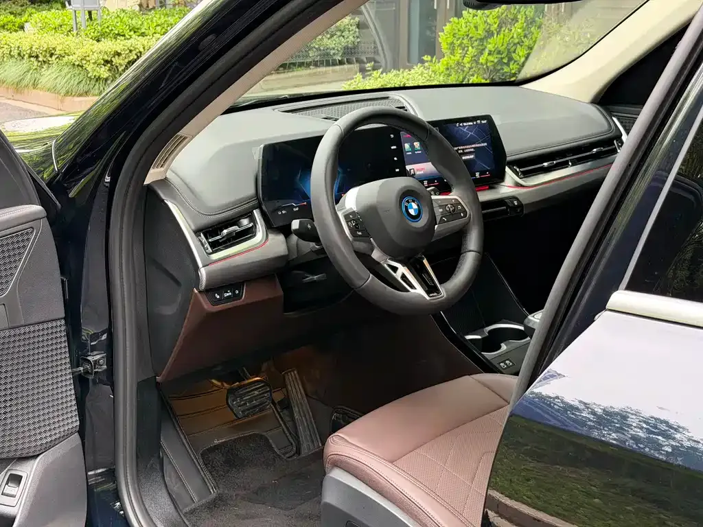 BMW iX1 2025 из CN, фото 2