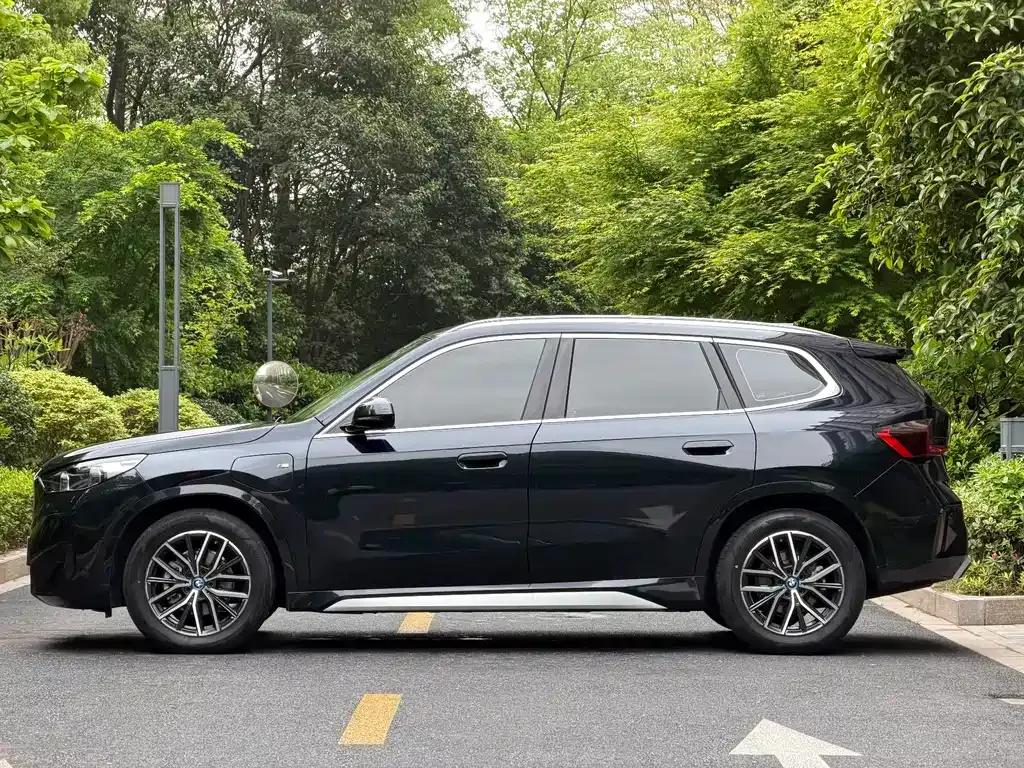 BMW iX1 2025 из CN, фото 8