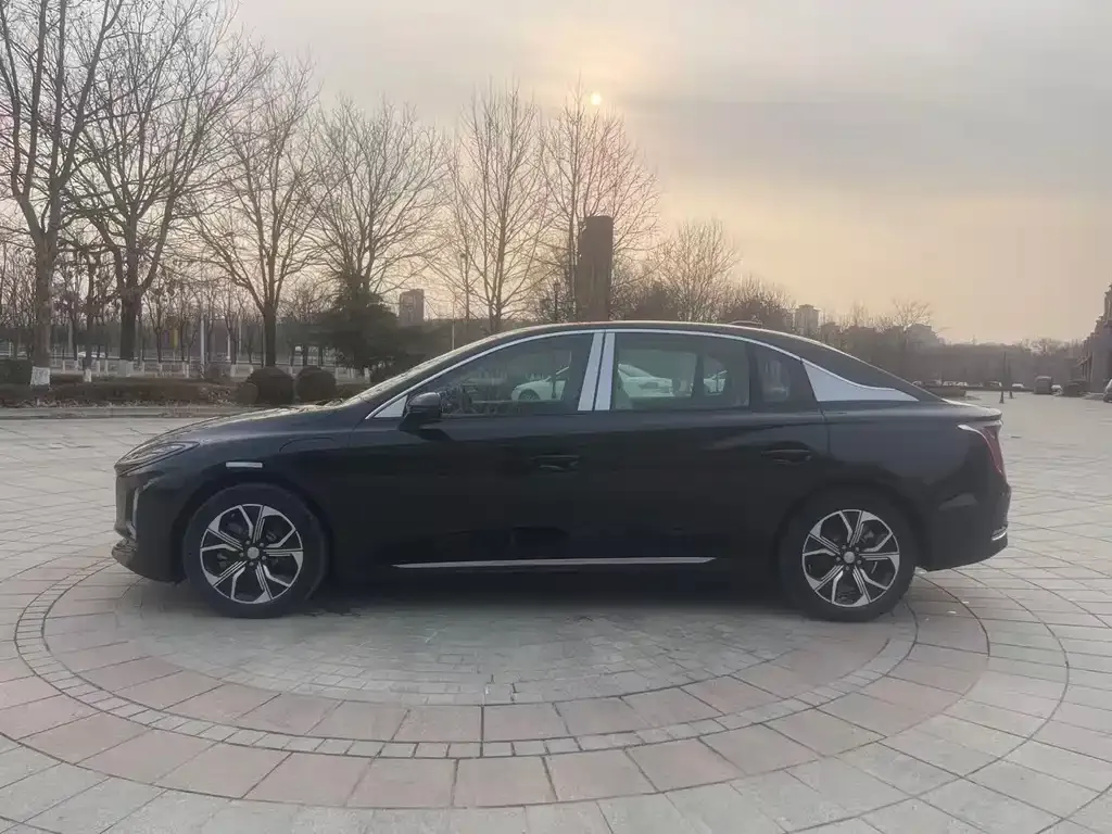 Hongqi E-QM5 — фото 4
