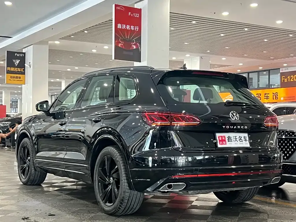 Volkswagen Touareg — фото 9