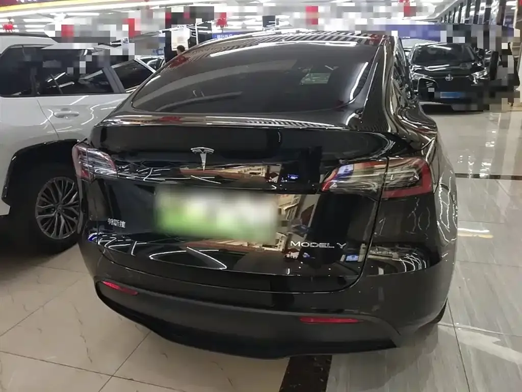 Tesla Model Y — фото 5