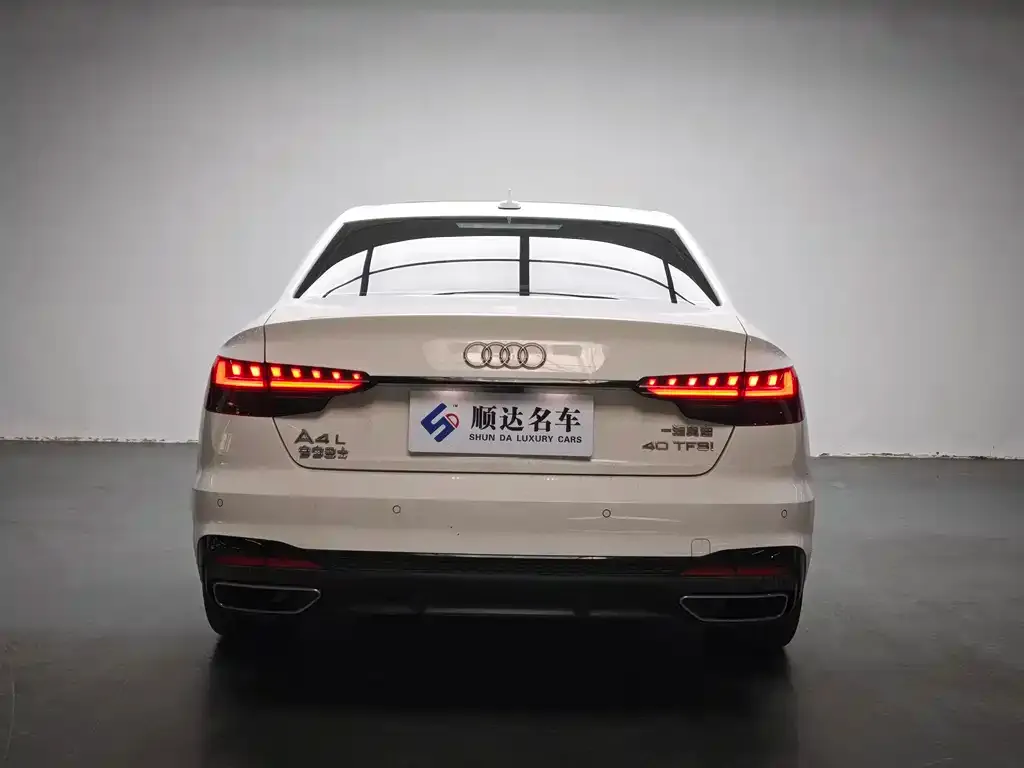 Audi A4L 2023 из CN, фото 2