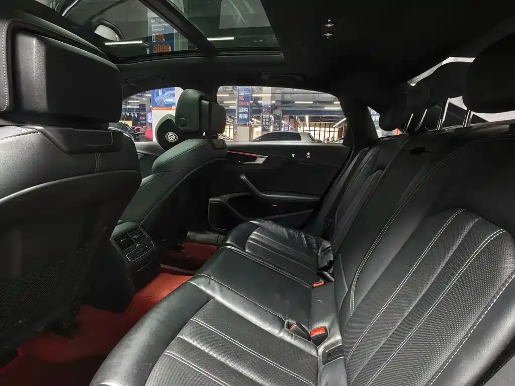 Audi A4L 2023 из CN, фото 4