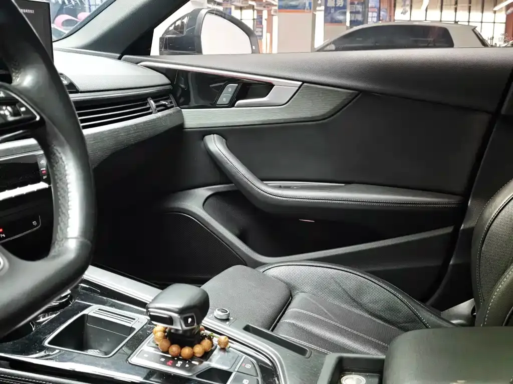 Audi A4L 2023 из CN, фото 9