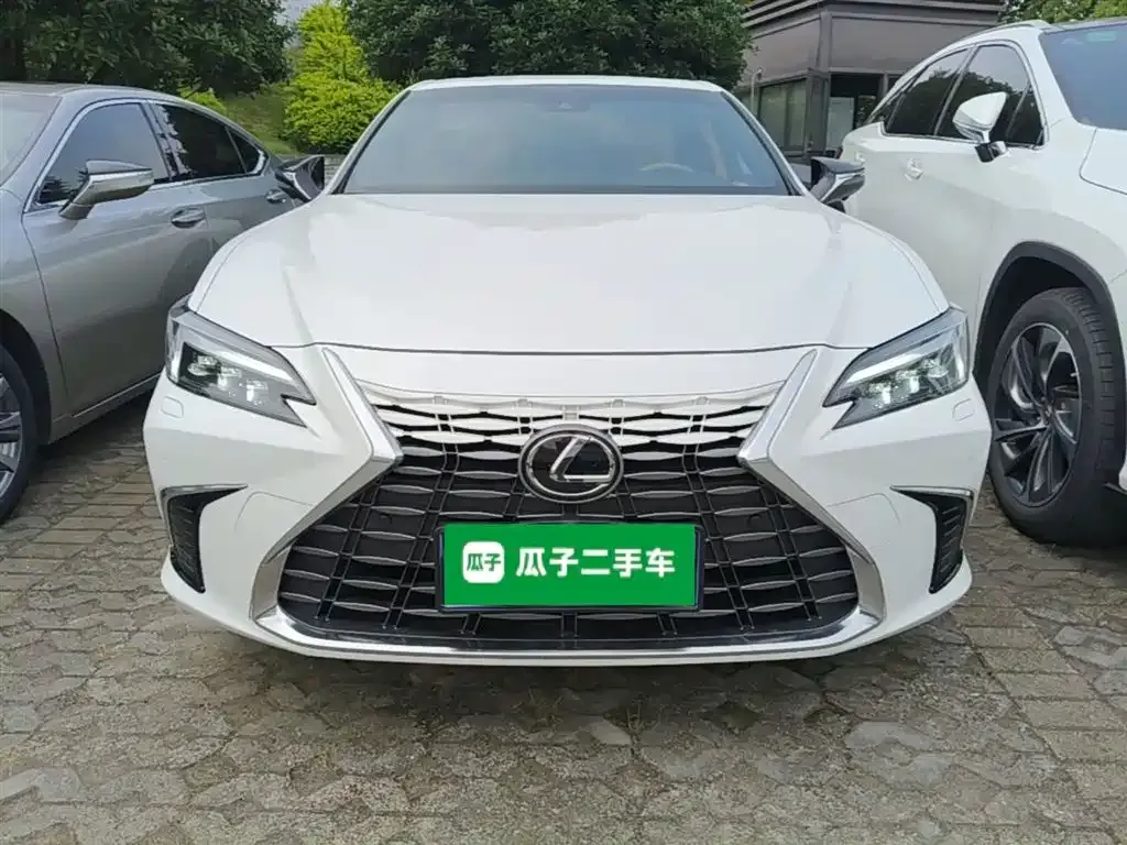 Lexus ES — фото 9