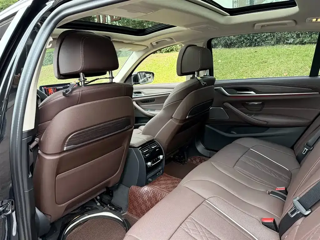 BMW 5 Series 2023 из CN, фото 2